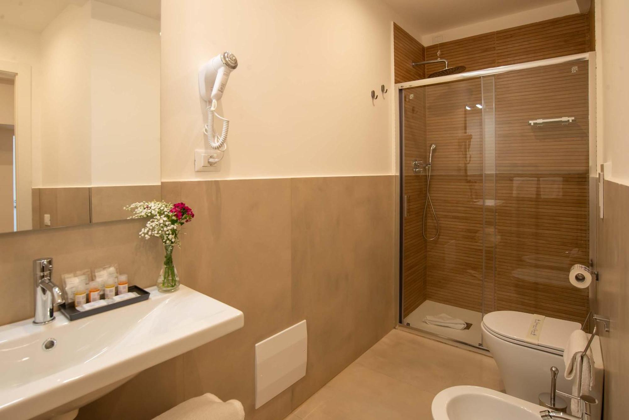 Hotel Navona Essence 3*